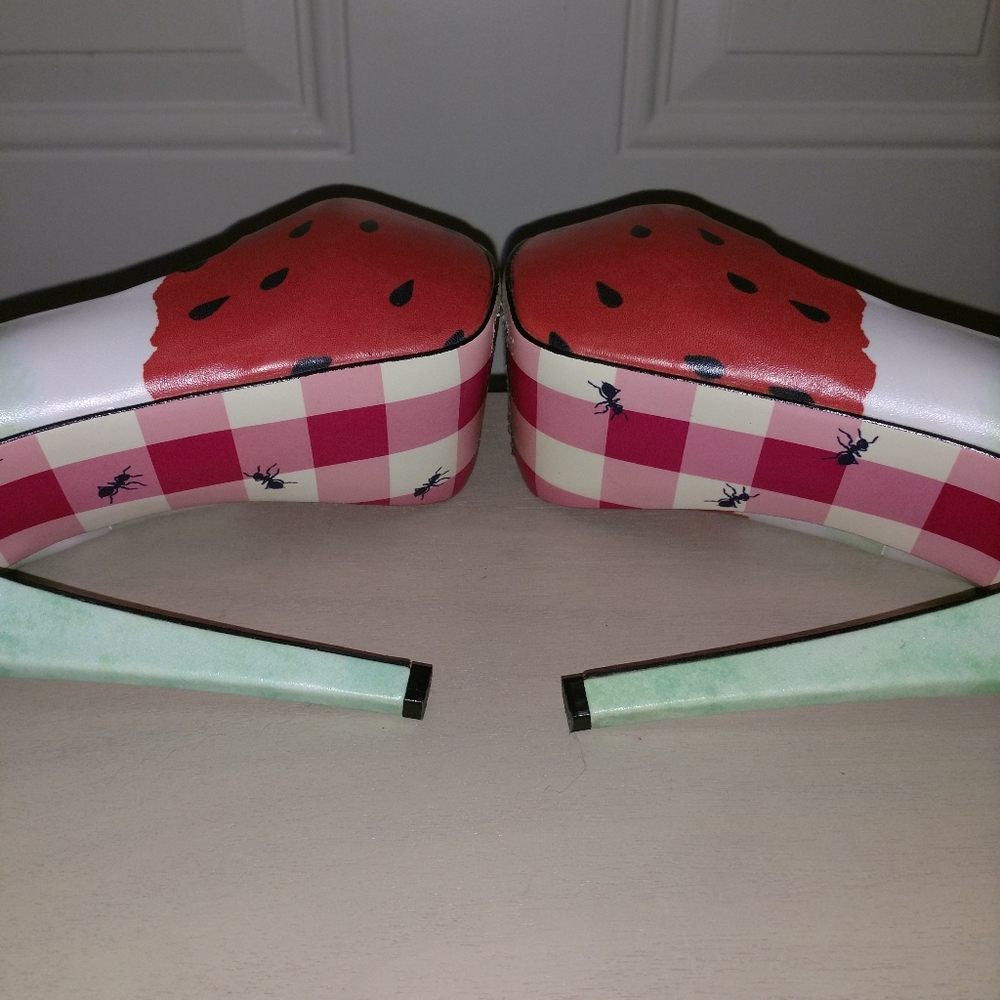 Shoes - Picture 2 of 4